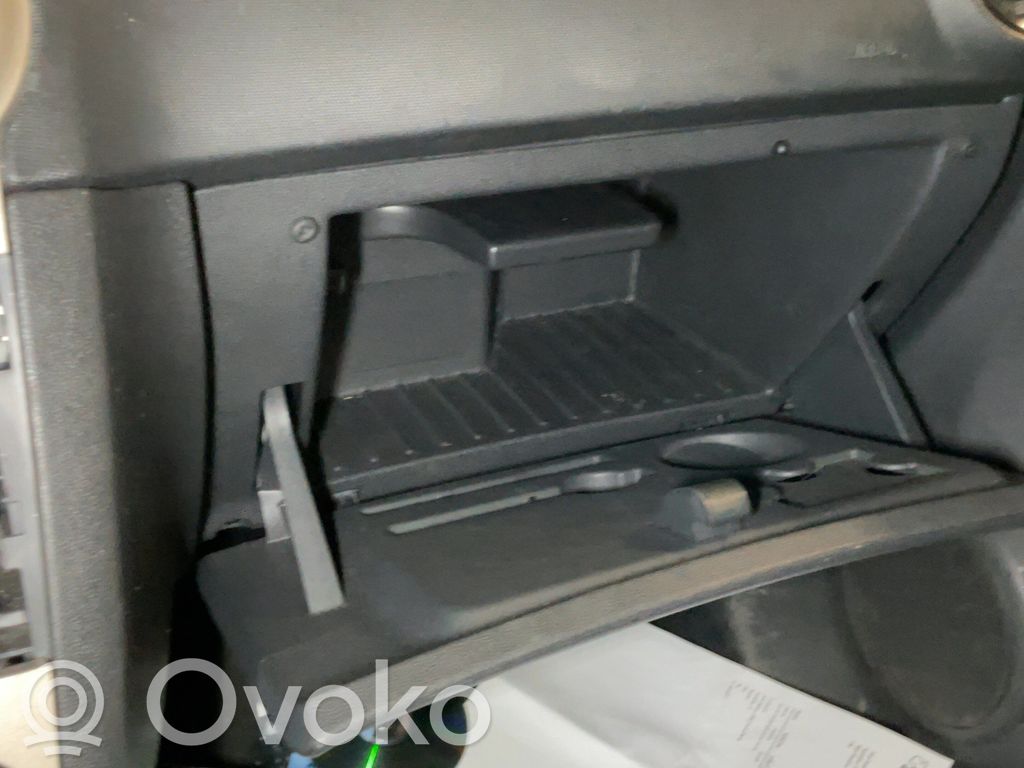 Opel Corsa D Compartimiento/consola central del panel 