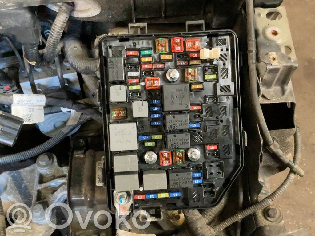 Opel Karl Saugiklių blokas 