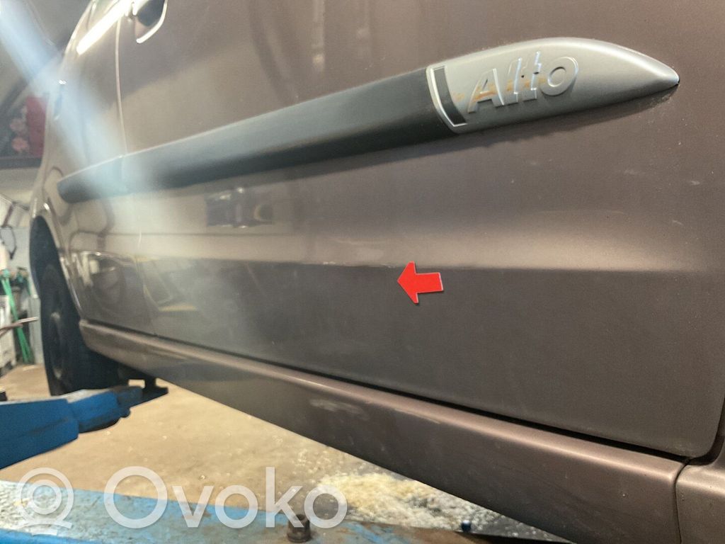 Suzuki Alto Puerta delantera 