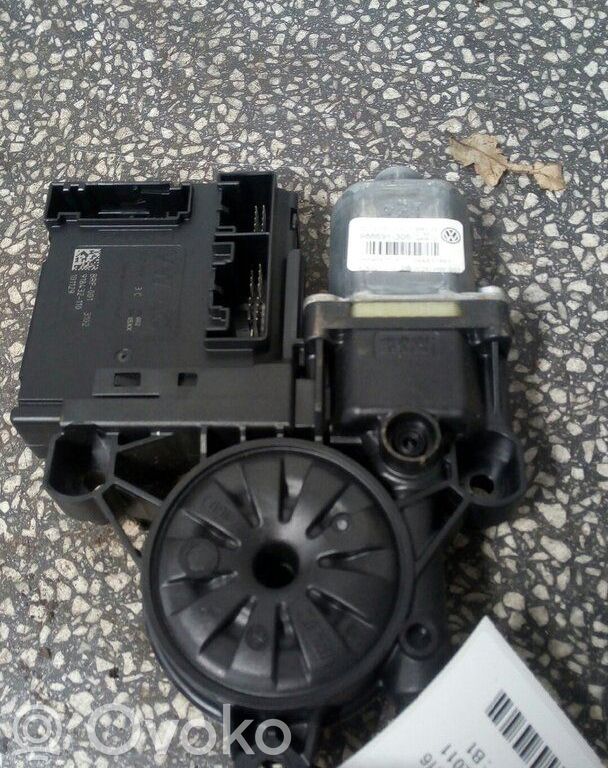 Volkswagen PASSAT B7 Front door window regulator motor 