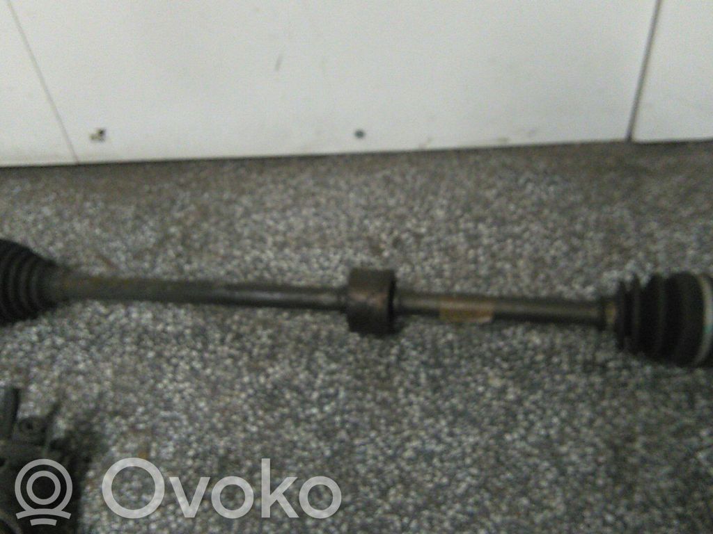 Etuvetoakseli