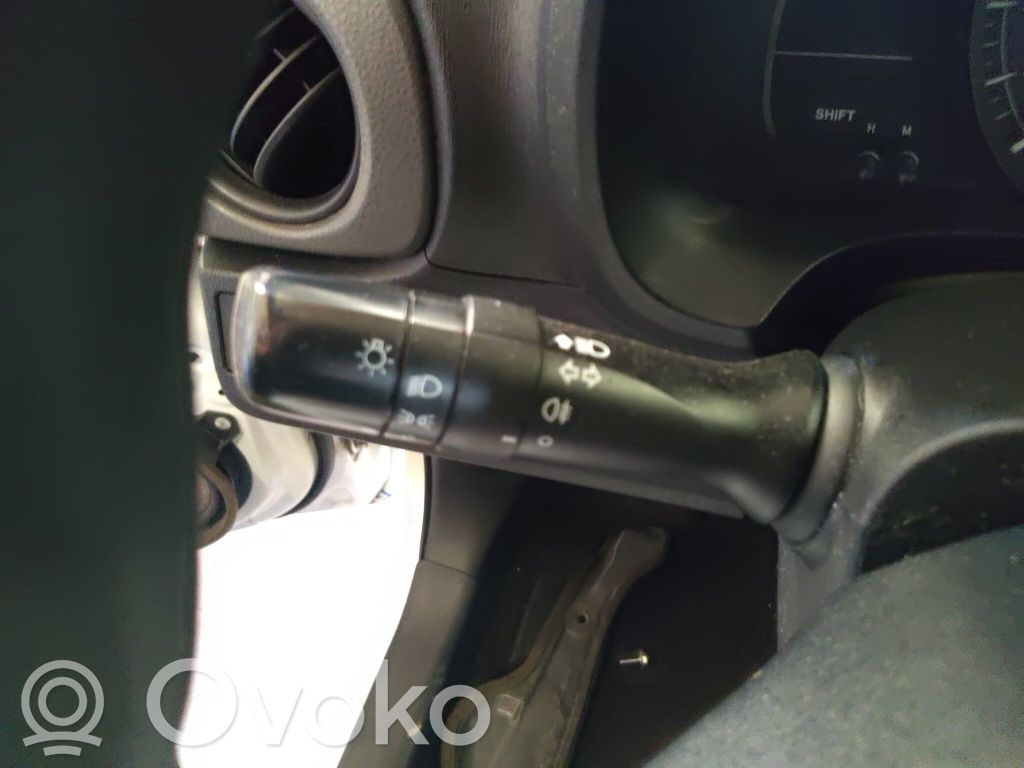Toyota Yaris Interruptor de control multifunción 