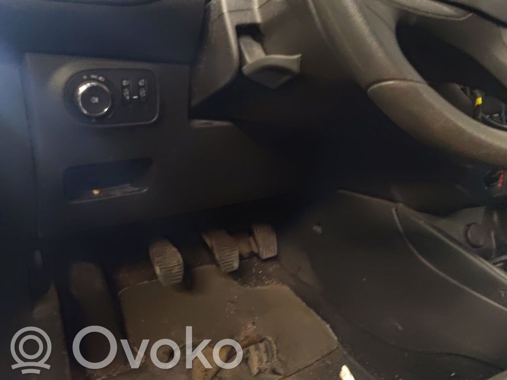 Opel Corsa E Vairo rato ašis 