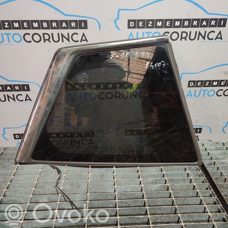 Peugeot 4007 Side middle window/glass 