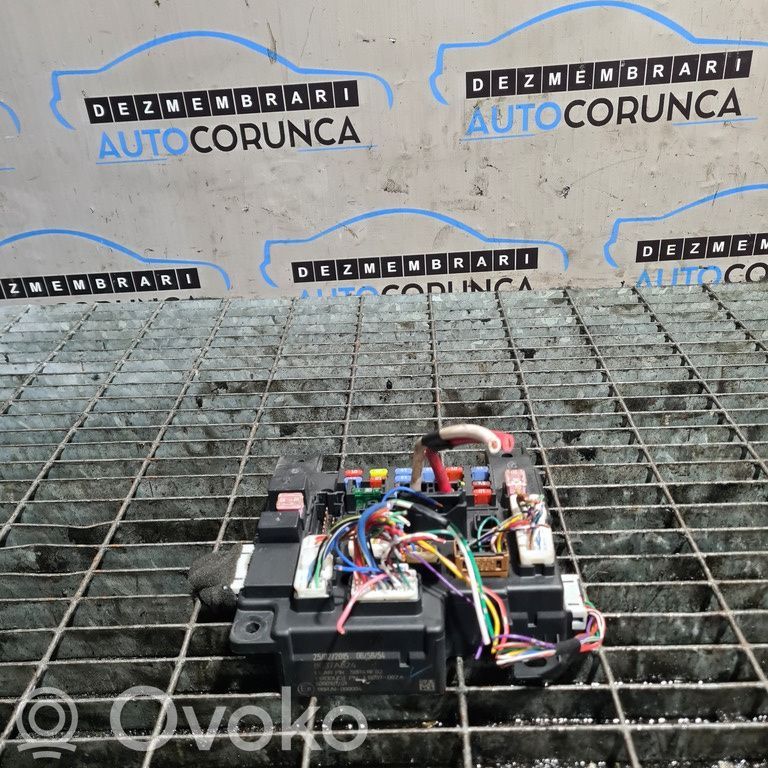 Peugeot 4007 Juego de caja de fusibles 
