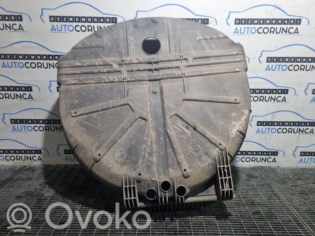 Spare wheel mounting bracket