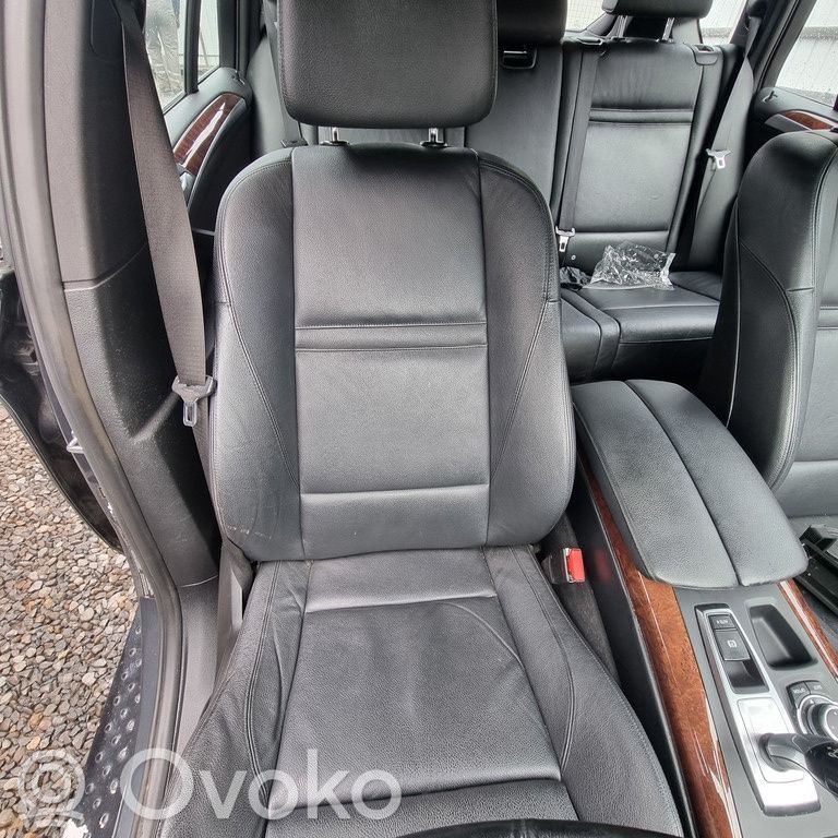 Seat set