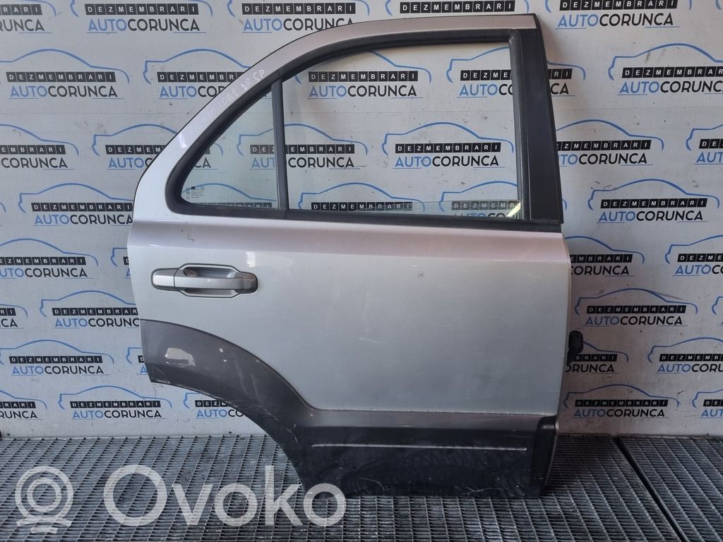 KIA Sorento Rear door 