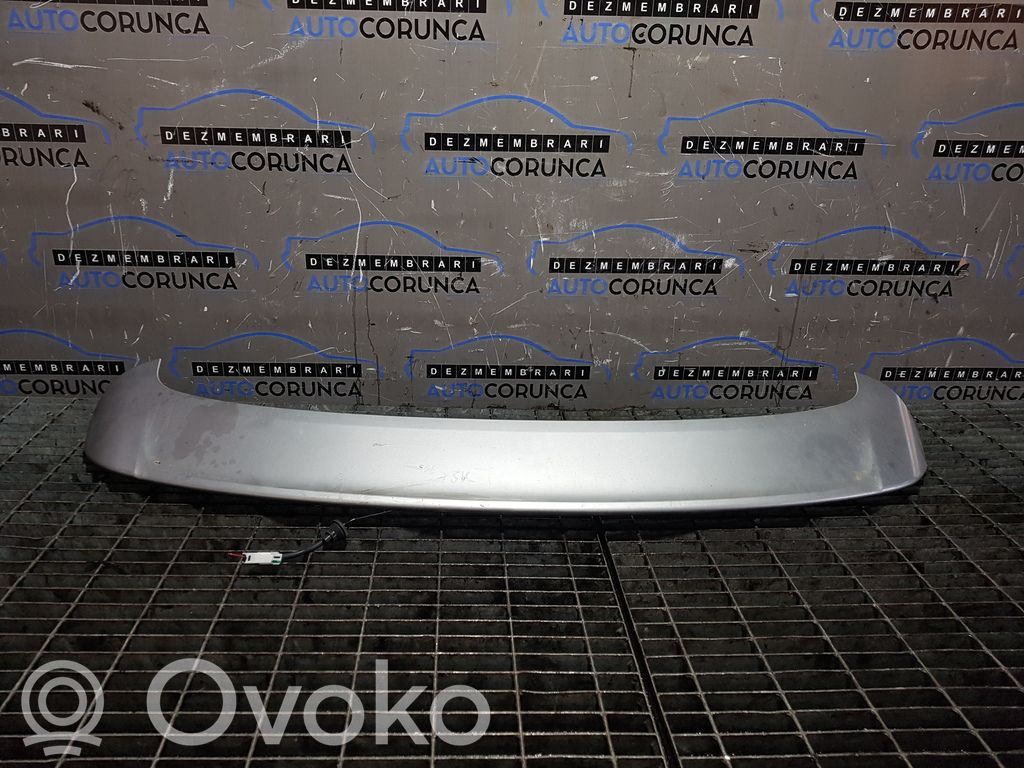 Tailgate/trunk spoiler