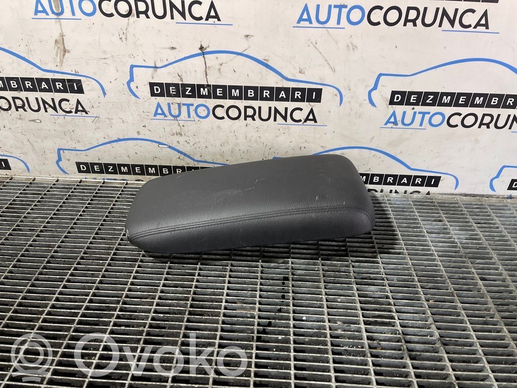 Mitsubishi Outlander Reposabrazos 