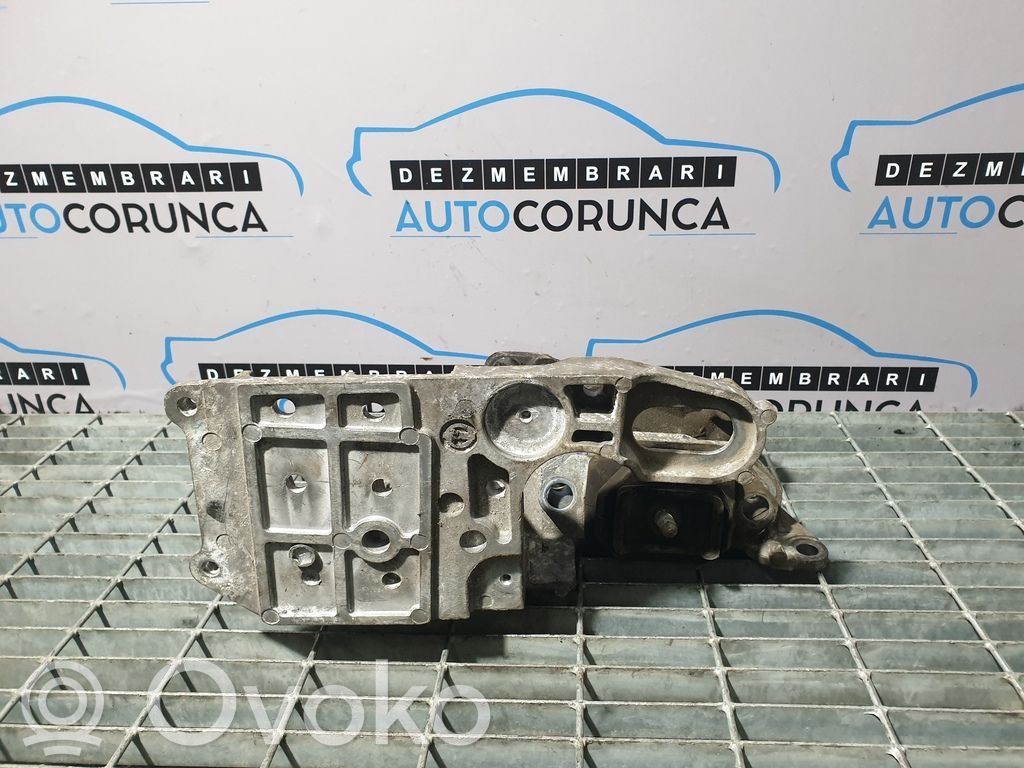 Engine mounting bracket   CUTIEDEVITEZE