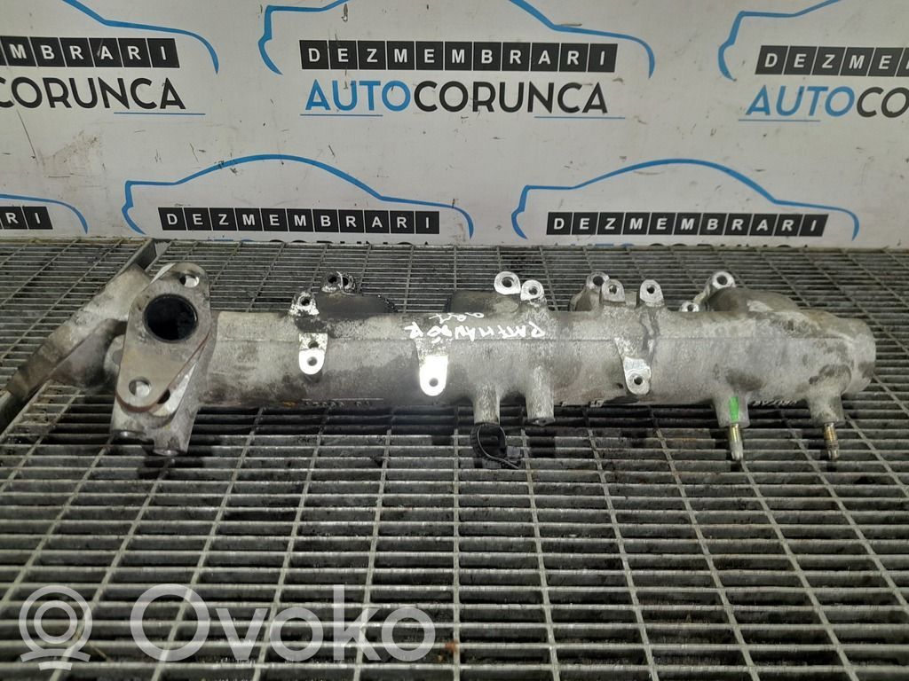 Nissan Pathfinder R51 Colector de admisión 