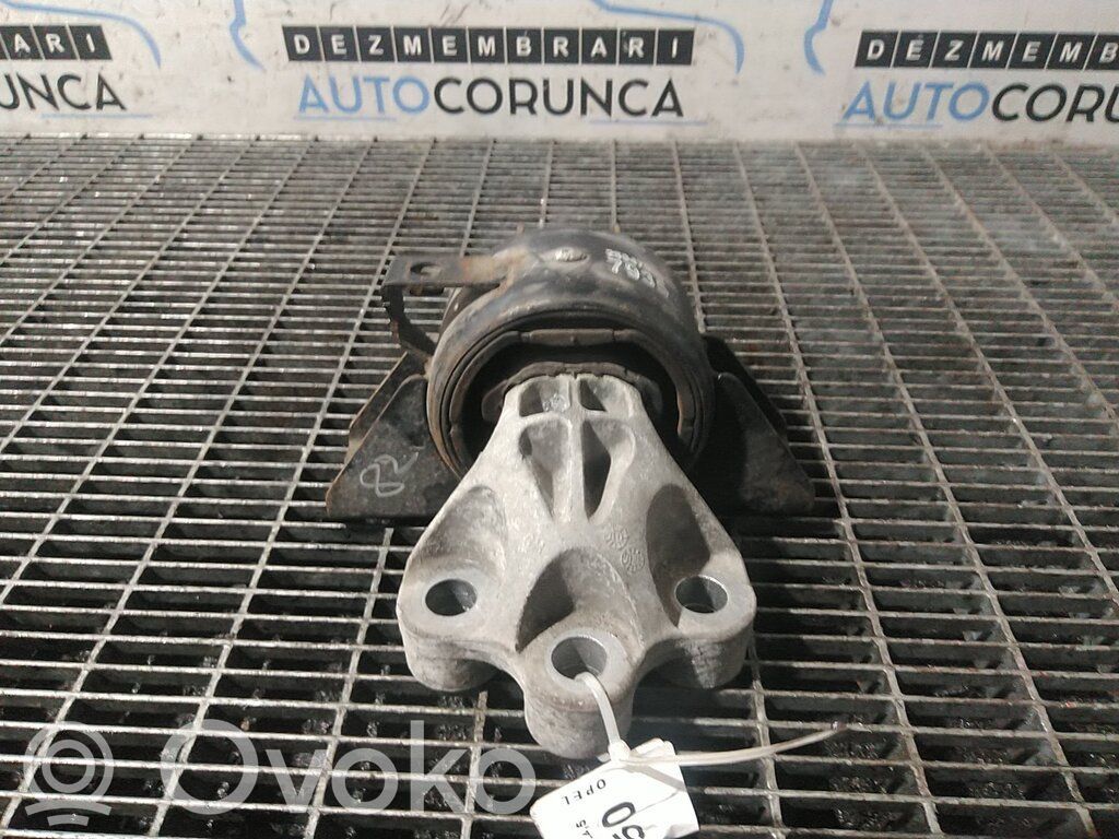 Opel Mokka Engine mounting bracket 