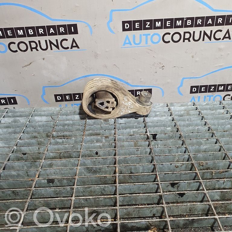 Engine mounting bracket