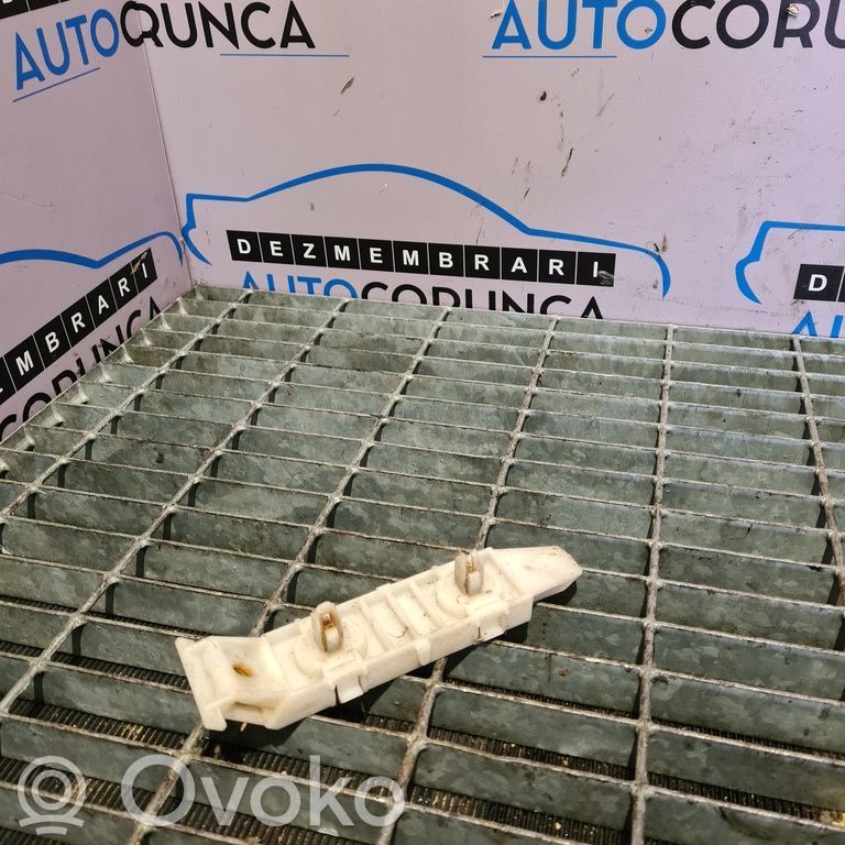 Suzuki Grand Vitara II Front bumper mounting bracket 