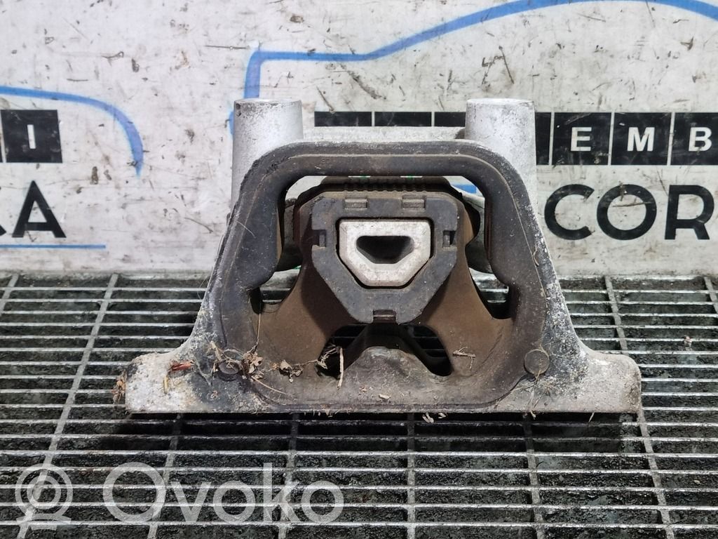 Engine mounting bracket