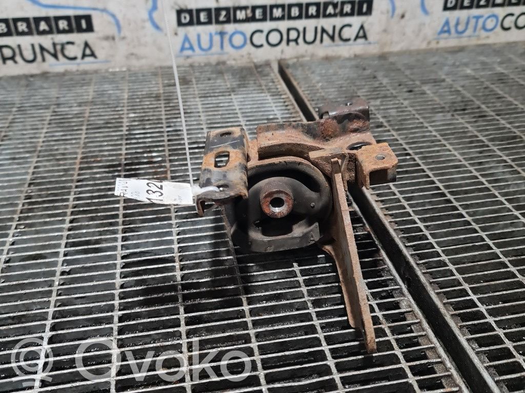 Toyota RAV 4 (XA20) Engine mounting bracket 