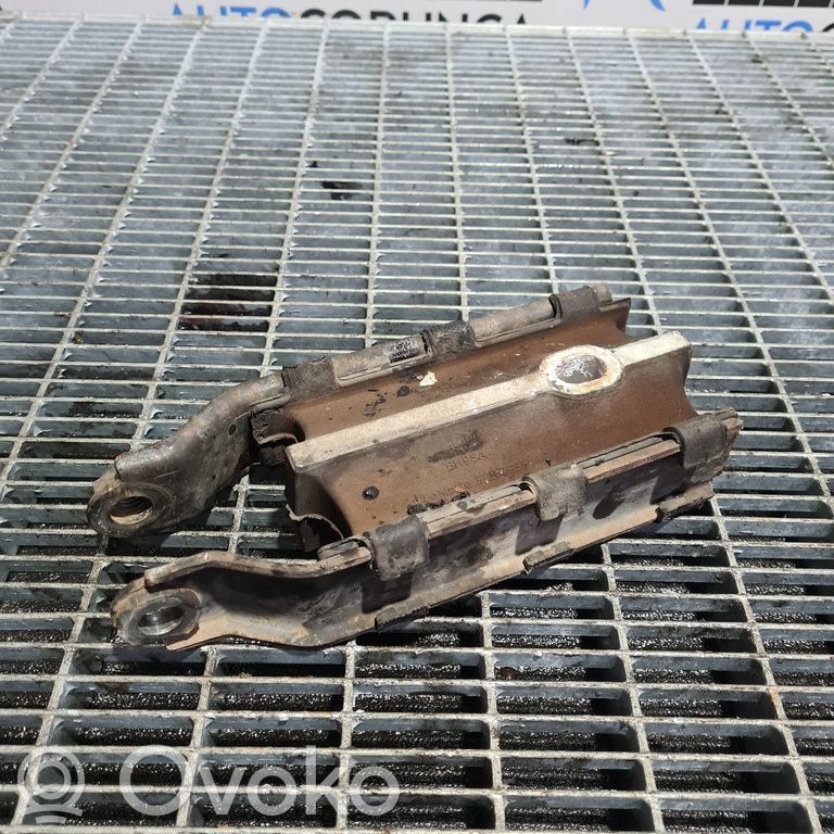 Engine mounting bracket   6G926P096FC