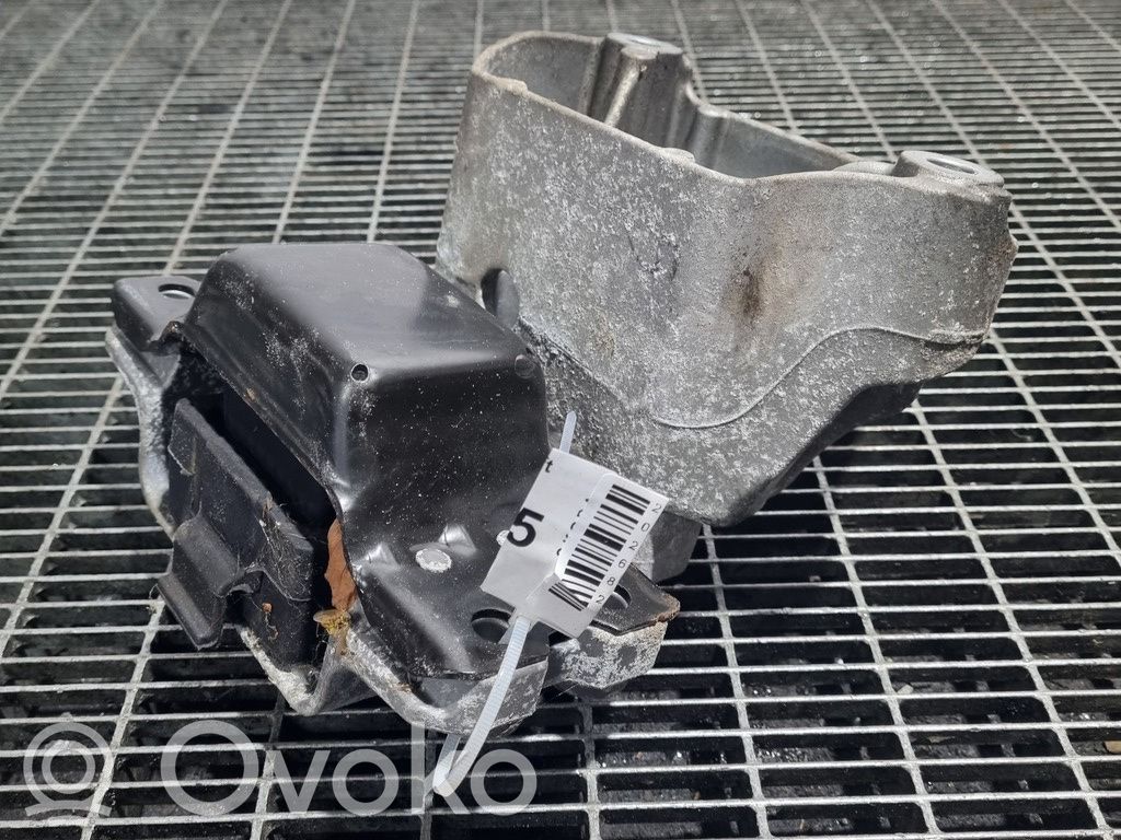 Skoda Yeti (5L) Engine mounting bracket 