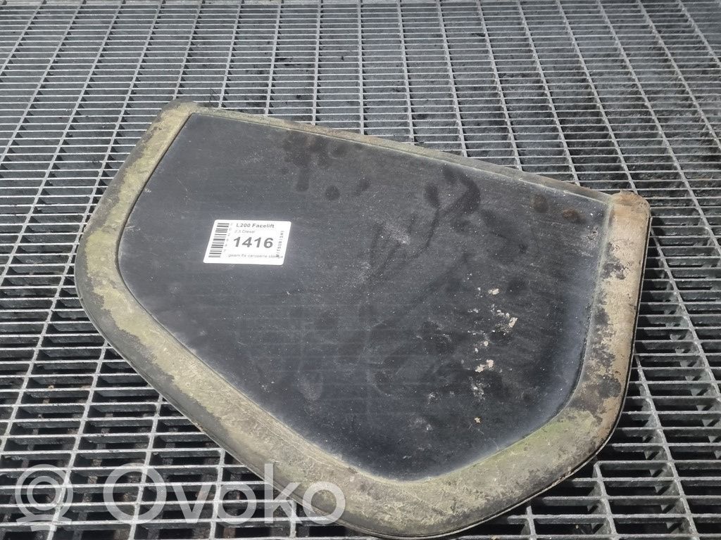 Mitsubishi L200 Side middle window/glass 