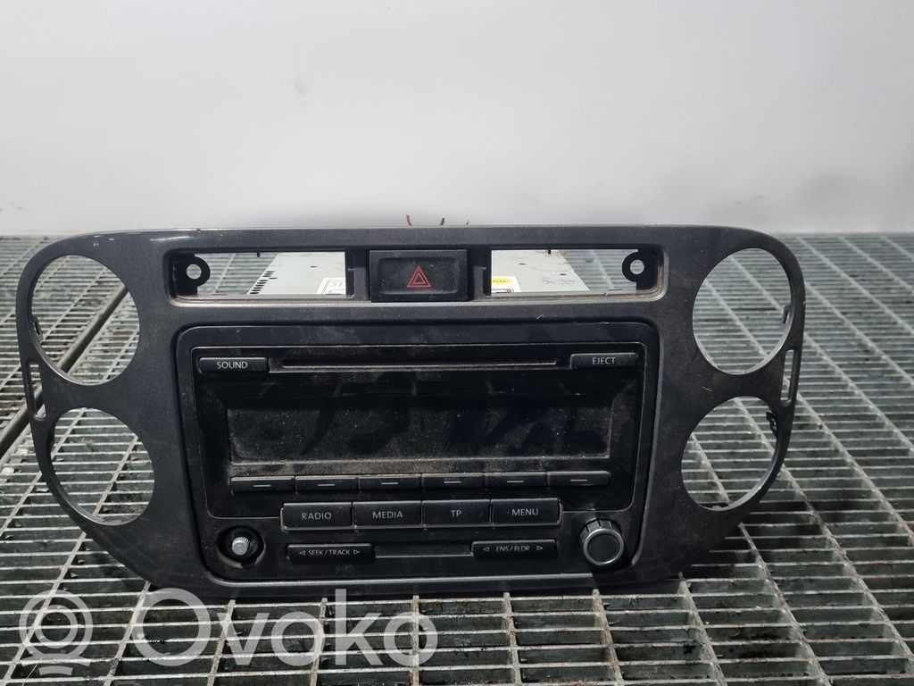 Panel / Radioodtwarzacz CD/DVD/GPS   5M0035186L,8157642273260