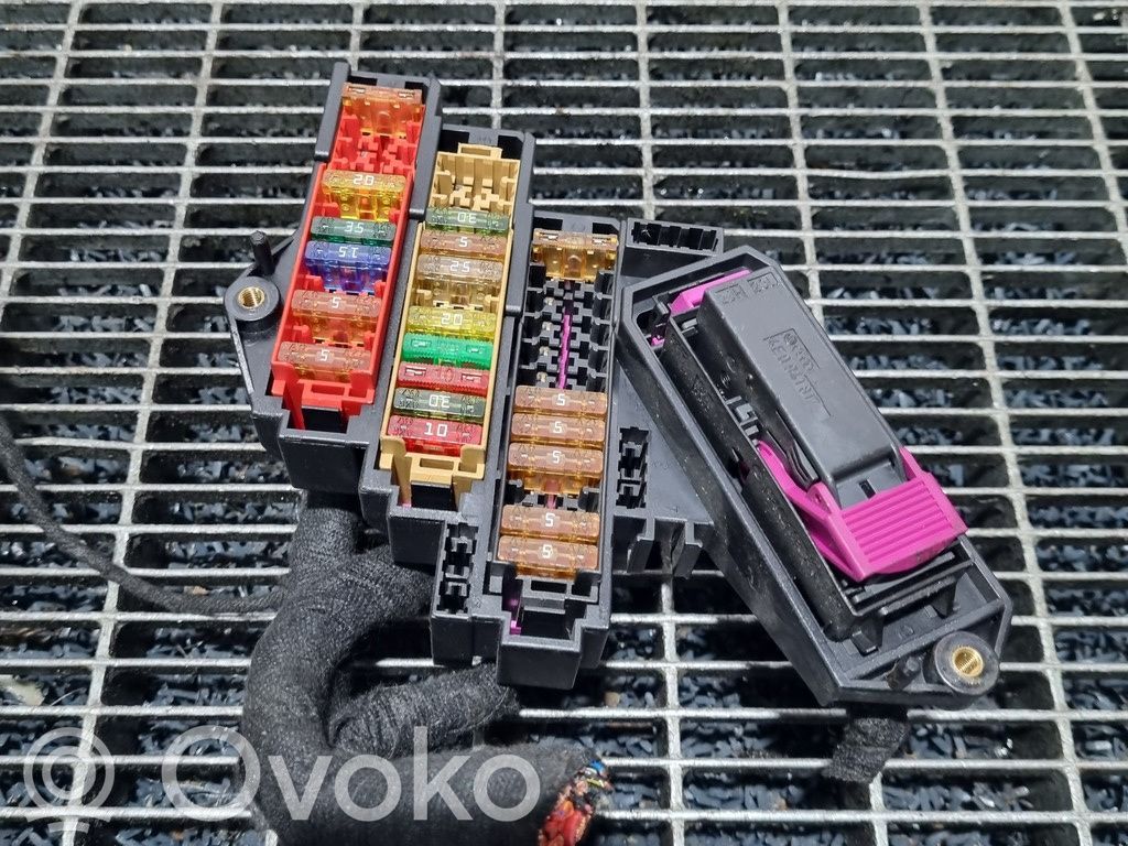 Audi Q7 4L Drošinātāju kaste (komplekts) 