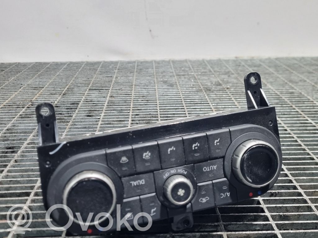 Nissan Qashqai Climate control unit 
