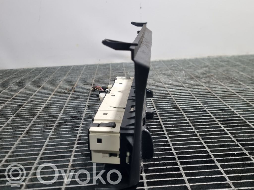 BMW X3 E83 Climate control unit 