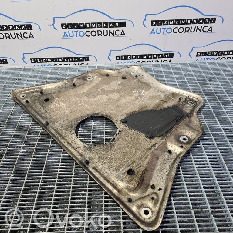 Engine splash shield/under tray   6786568
