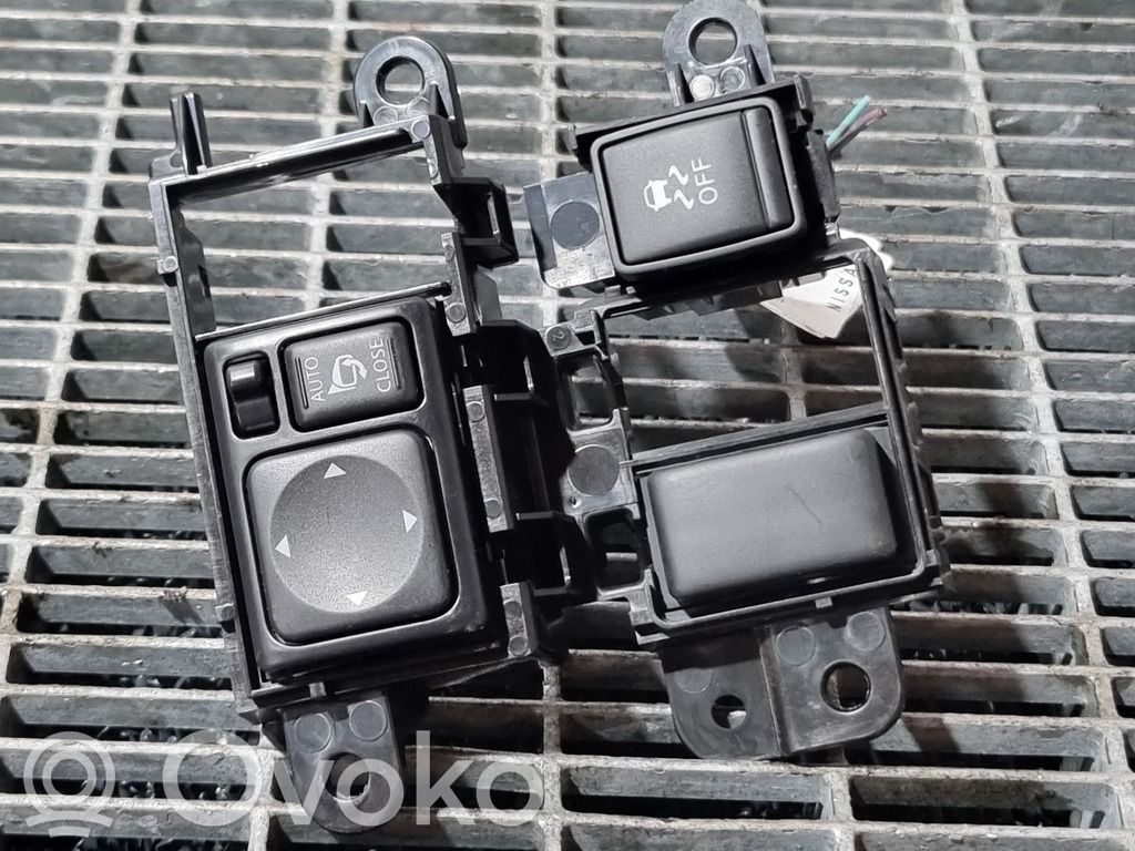 Nissan Juke I F15 Sivupeilin kytkin 