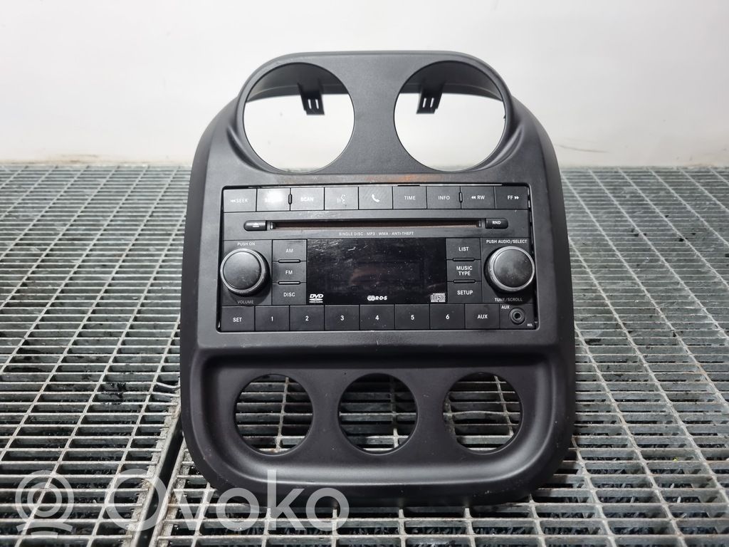 Navigaatioyksikkö CD/DVD-soitin   05064955AF