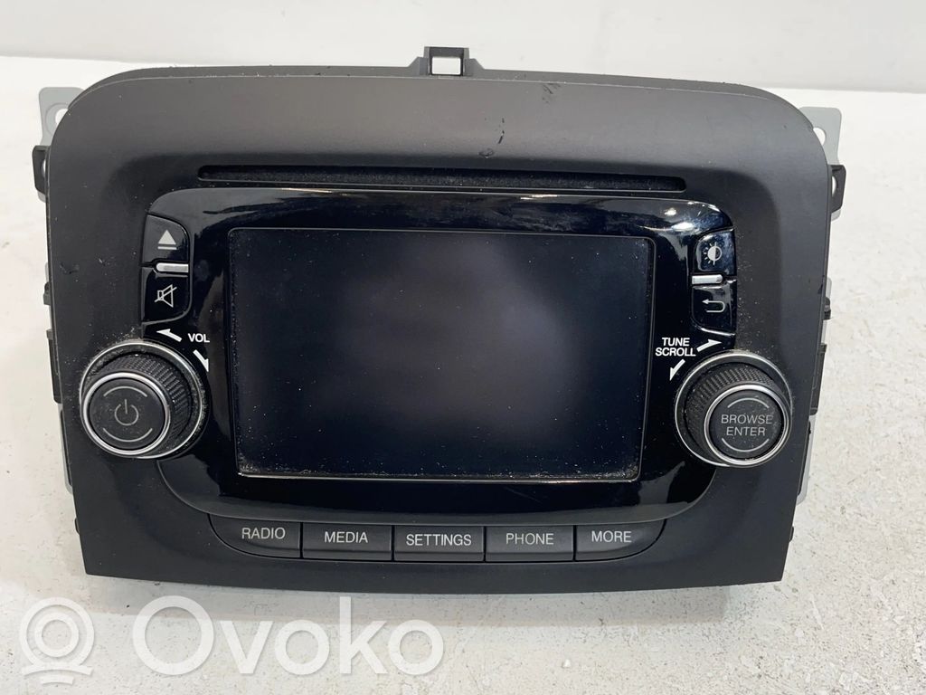 Fiat 500L Panel / Radioodtwarzacz CD/DVD/GPS 