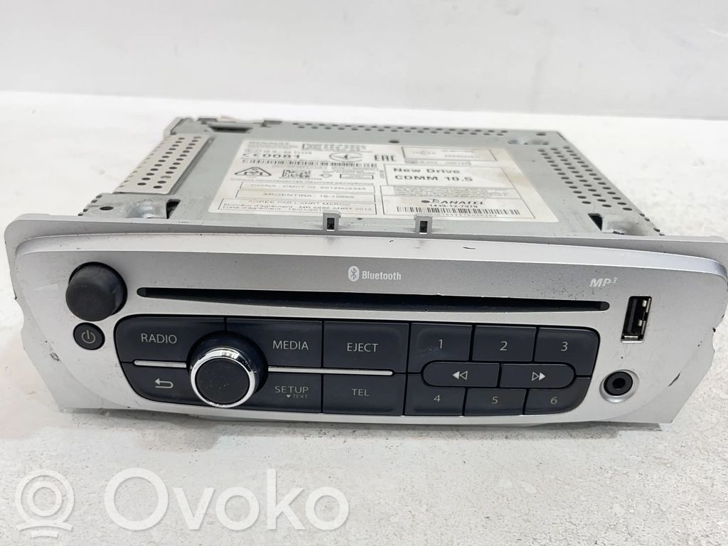 Renault Megane III Panel / Radioodtwarzacz CD/DVD/GPS 