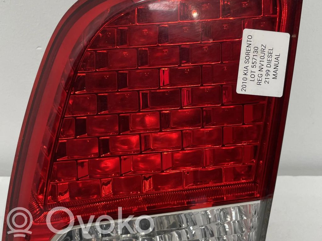 KIA Sorento Galinis žibintas dangtyje 