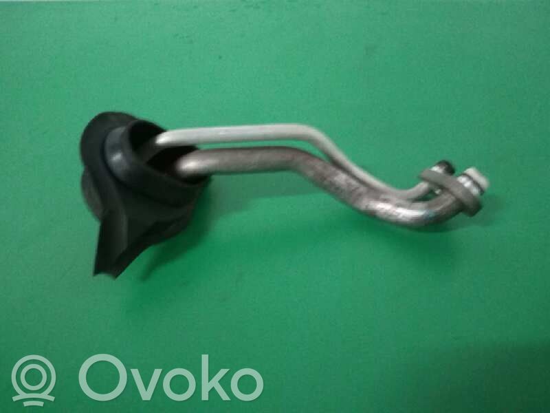 Ilmastointilaitteen putki (A/C)   6904436