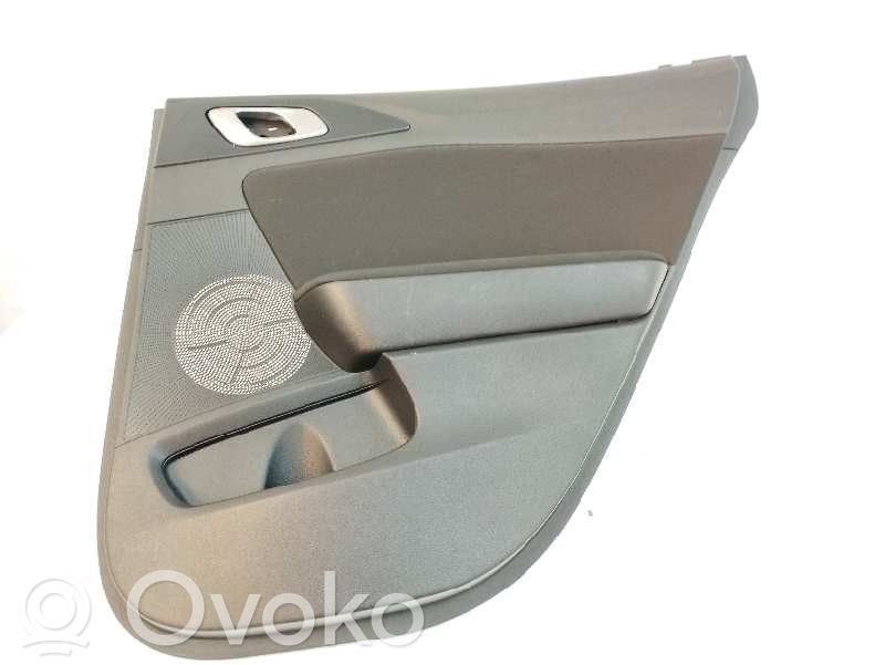 KIA Ceed Takaoven verhoilu 