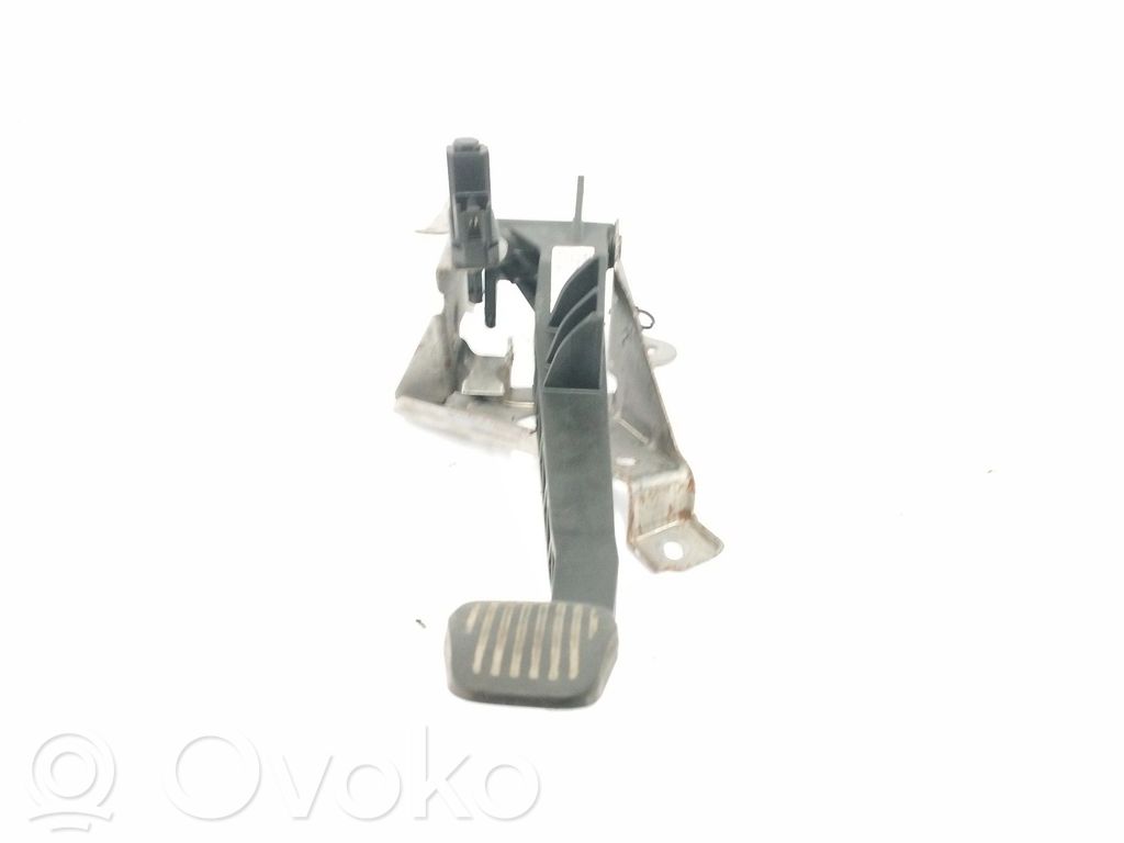 Pedal de embrague   30748726,4N517B633