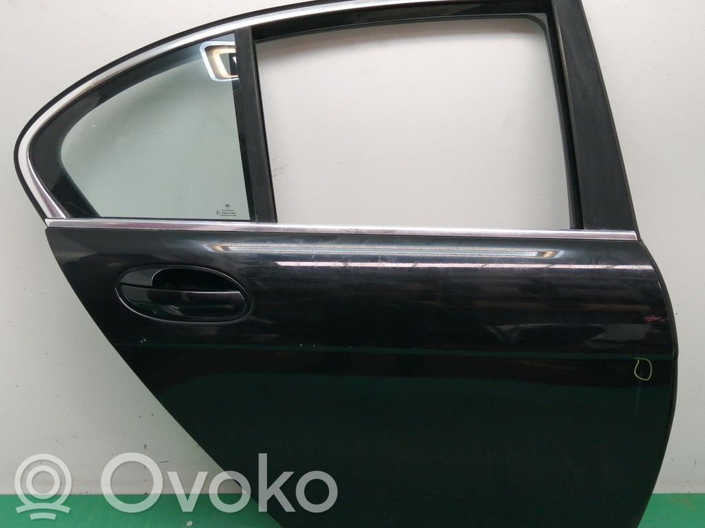 Rear door   OBSERVARFOTOS