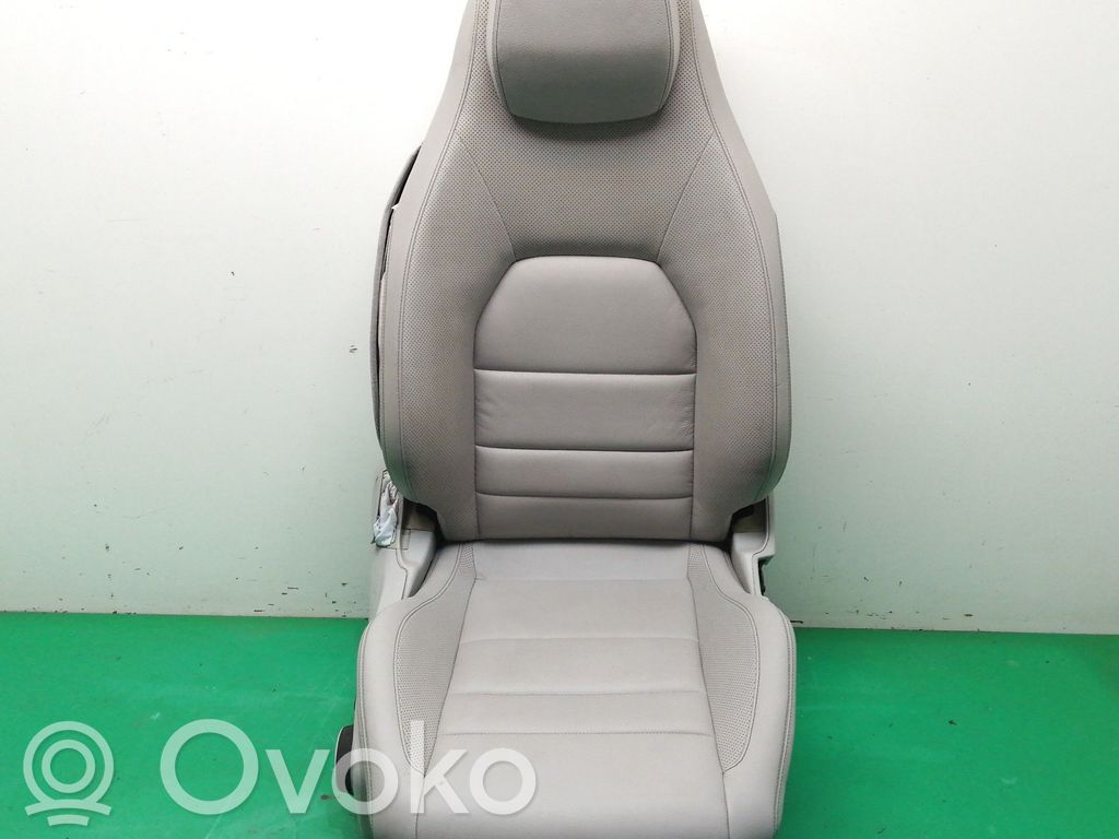 Mercedes-Benz C W204 Etumatkustajan istuin 