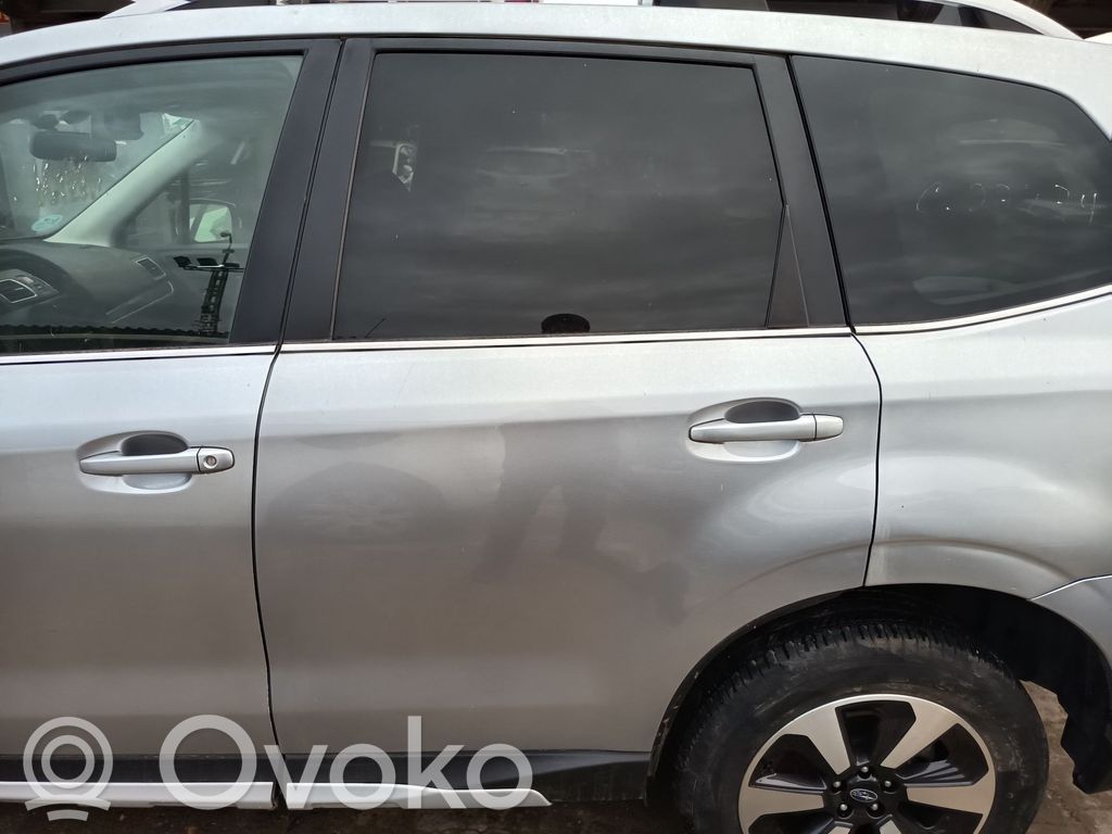 Subaru Forester SJ Galinės durys 