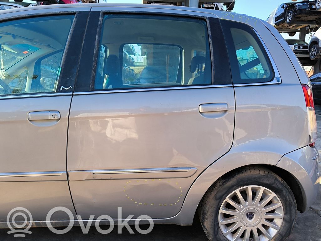 Ușă spate   46828925