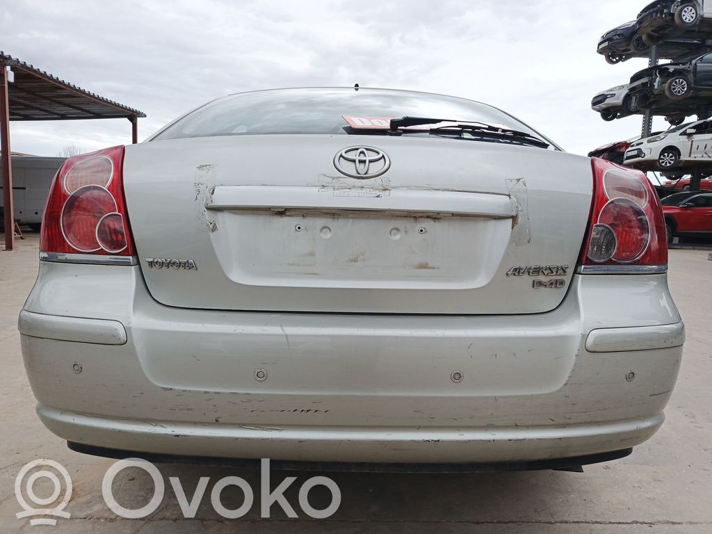 Toyota Avensis T250 Parachoques 