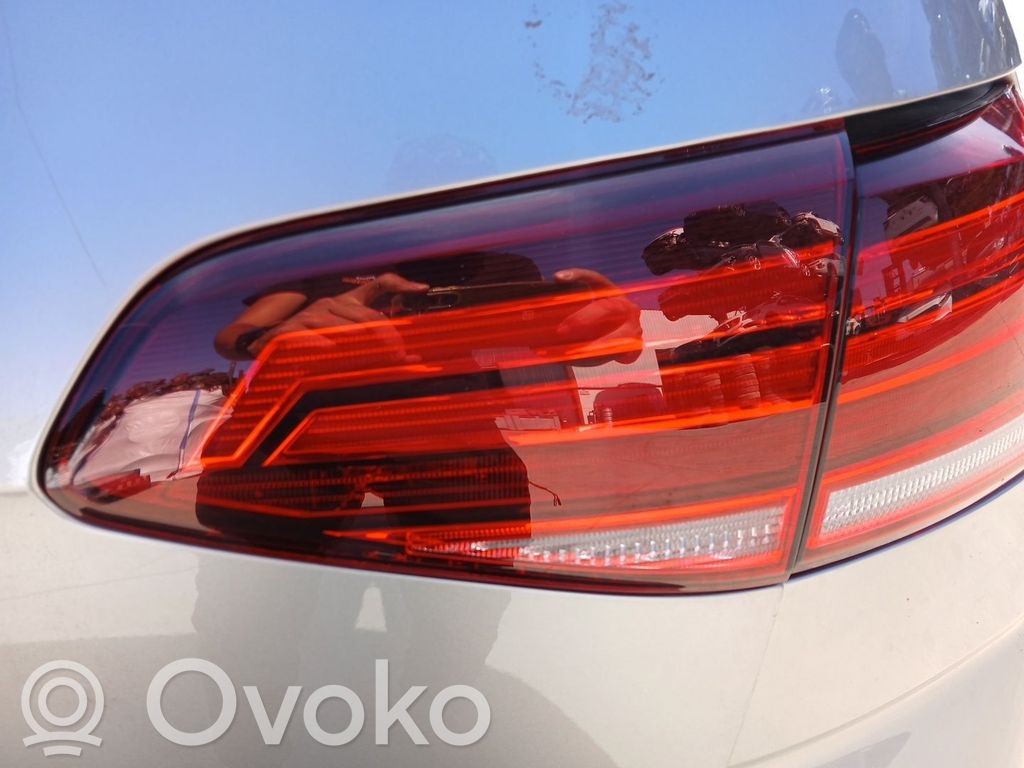 Volkswagen Golf SportWagen Lampă spate în capacul portbagajului 