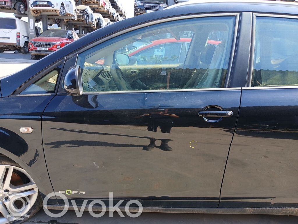 Porte avant   5P0831055A