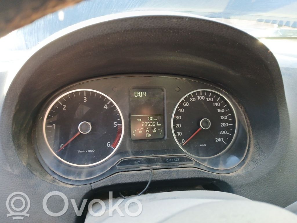 Volkswagen Polo V 6R Tachimetro (quadro strumenti) 