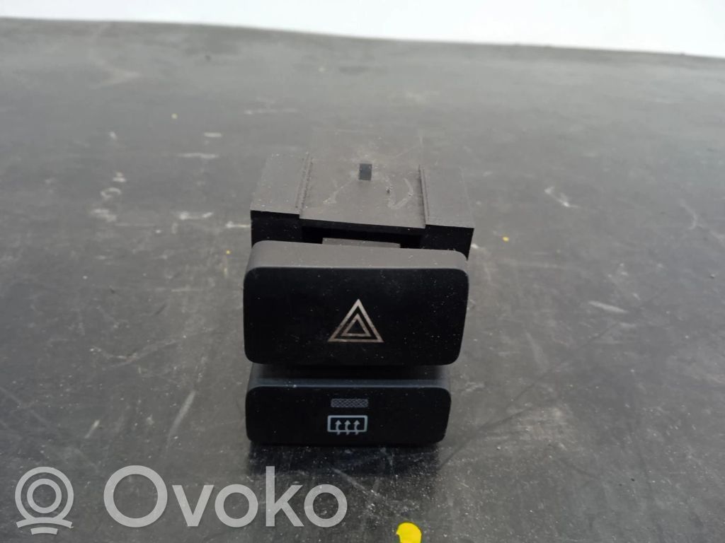 Toyota Corolla E120 E130 Botón interruptor de luz de peligro 