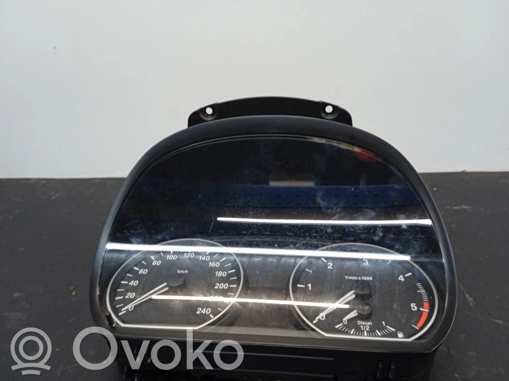 Geschwindigkeitsmesser Cockpit   918704602