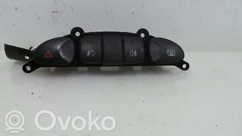 Hyundai H-1, Starex, Satellite Botón interruptor de luz de peligro 