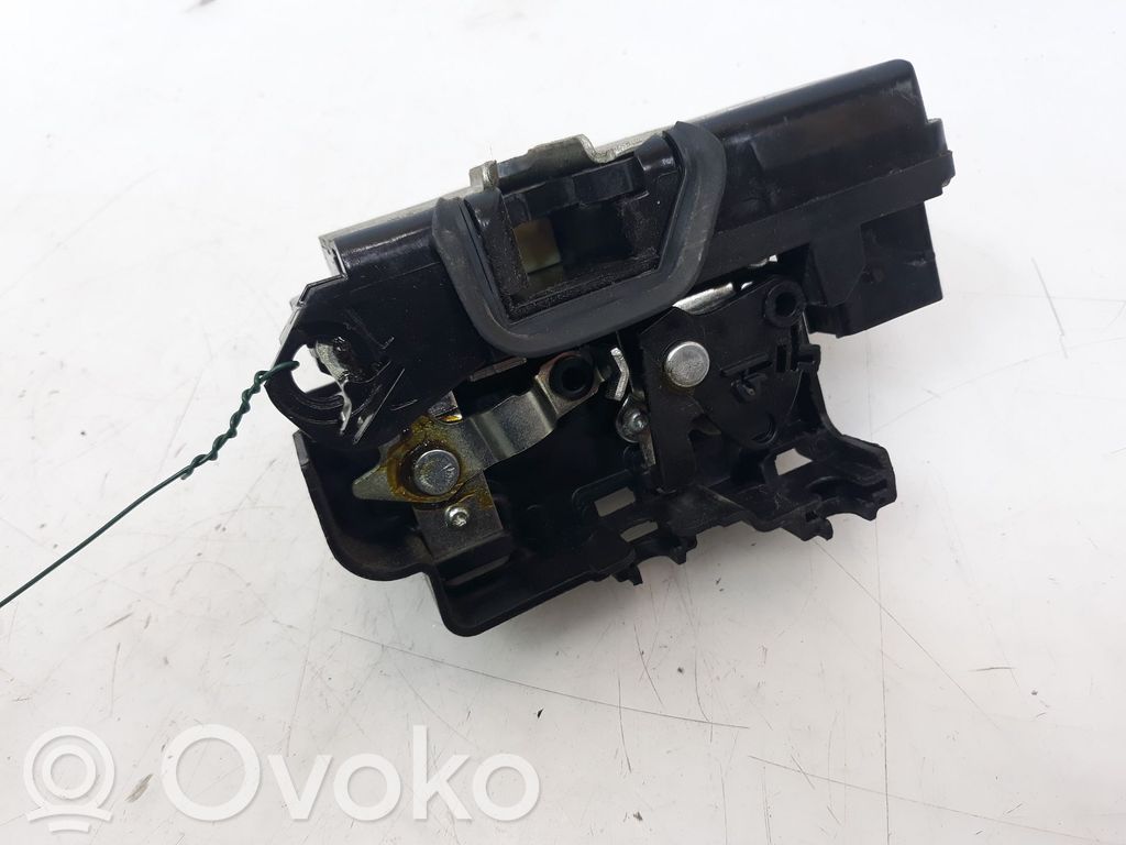 Chevrolet Captiva Priekšpusē slēdzene 