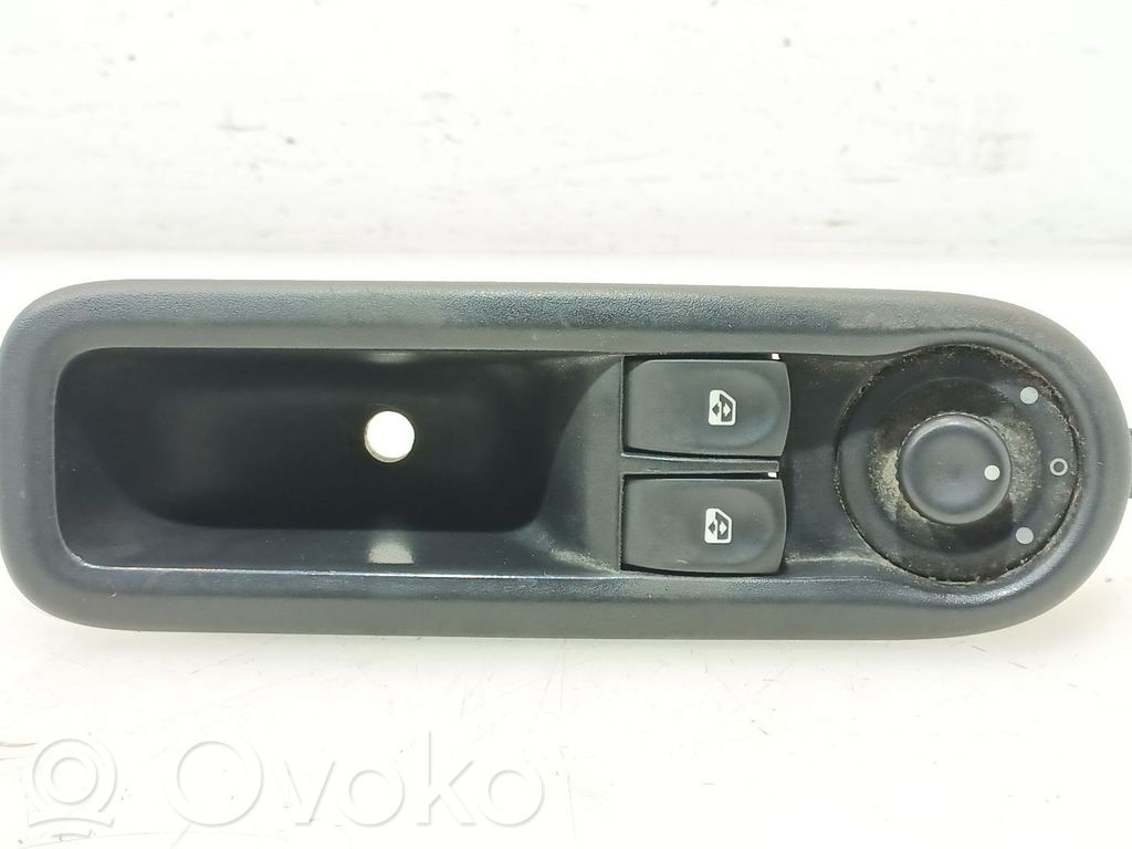 Electric window control switch   8200214939,8200214939